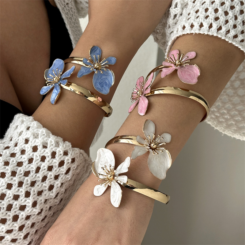 Elegant Enamel Flower Open Cuf - đánh giá và giá Coordinates Bracelet